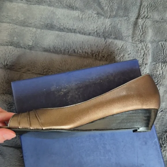 Pierre Michel Bronze Metallic Leather Peep Toe Wedges! Size 37! - Picture 8 of 15